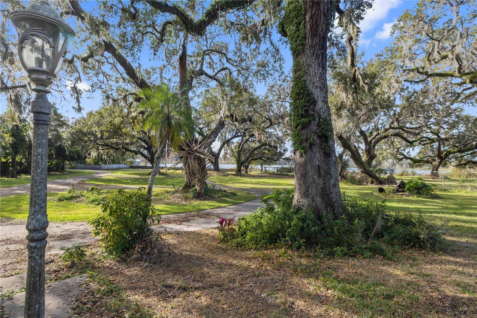 Seffner, FL 33584,405 CHASTAIN RD