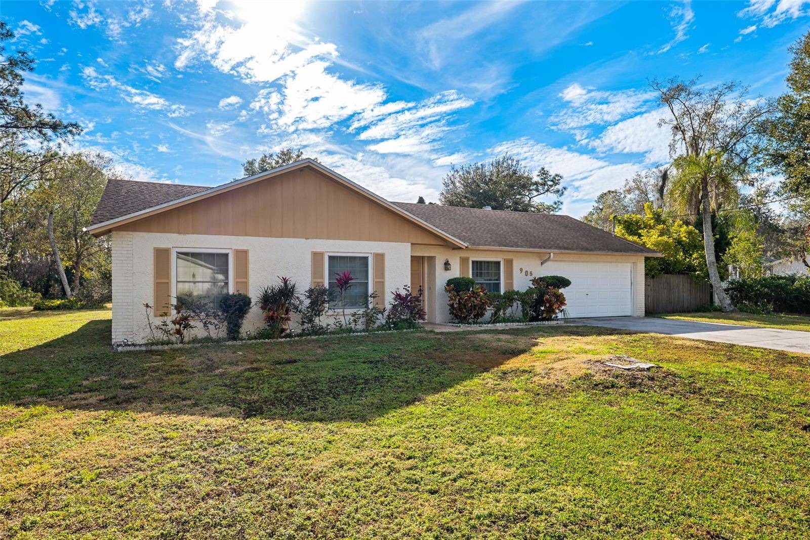 905 W RIVER DR, Temple Terrace, FL 33617