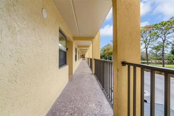 St Petersburg, FL 33709,5849 PARK ST N #201