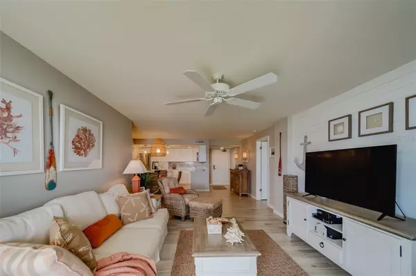 Clearwater, FL 33767,240 SAND KEY ESTATES DR #213