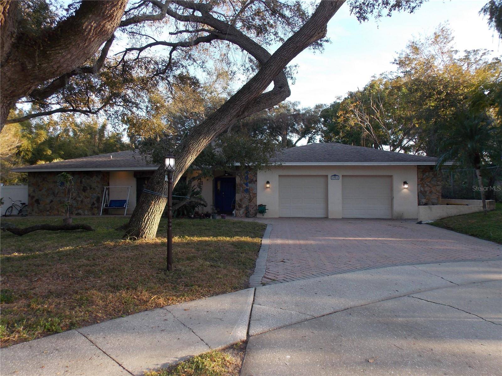 2046 WINDING OAKS DR, Palm Harbor, FL 34683
