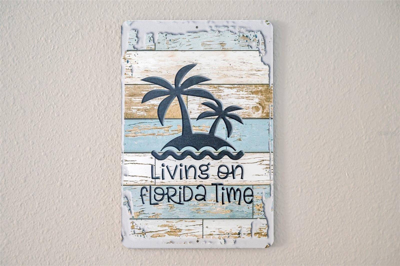Tarpon Springs, FL 34689,717 CAROLINA AVE