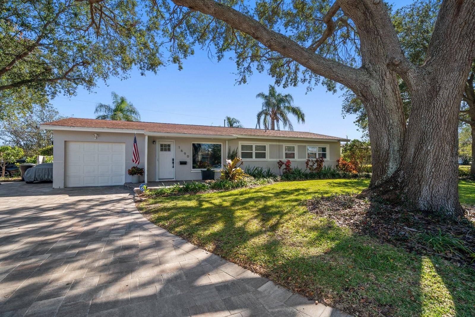 1690 74TH AVE N, St Petersburg, FL 33702