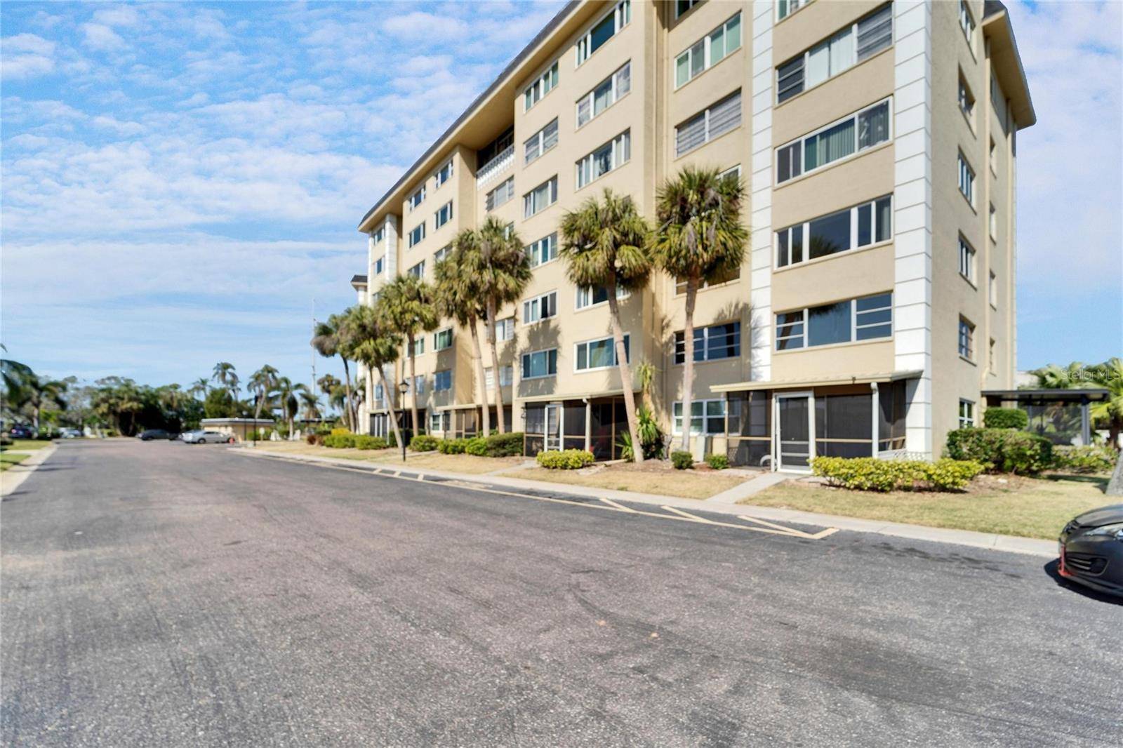 8950 PARK BLVD #406, Seminole, FL 33777