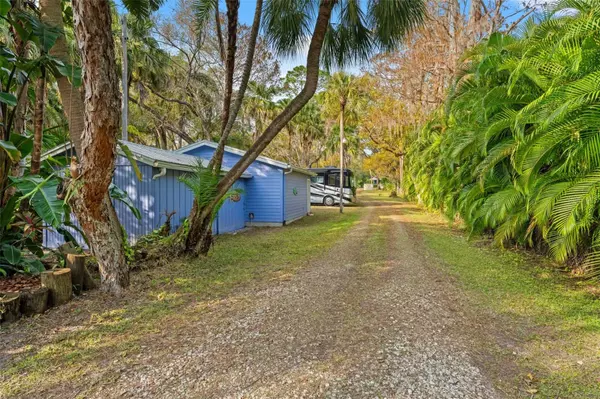 Tampa, FL 33604,906 W HENRY AVE