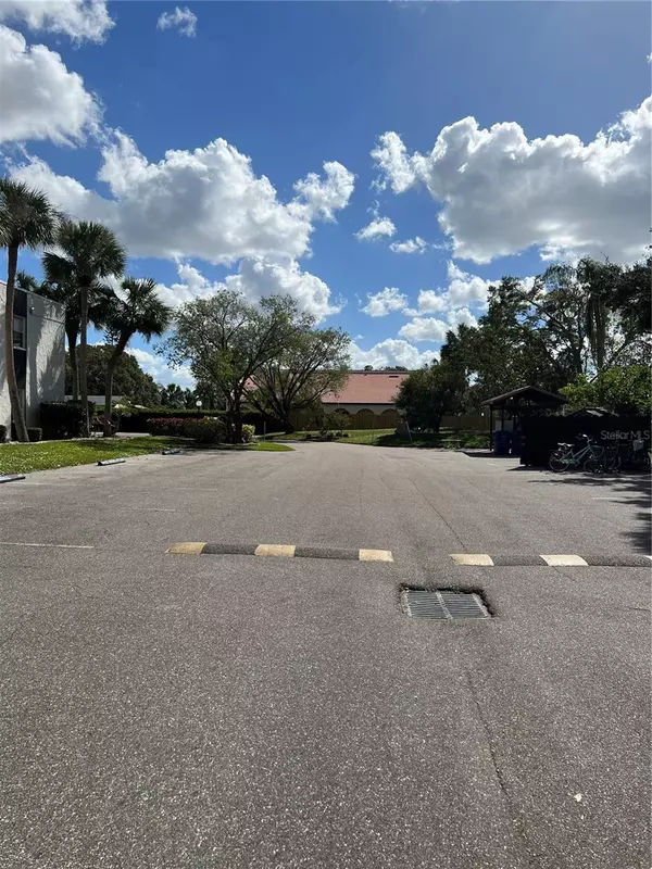 Sarasota, FL 34232,3265 BENEVA RD #202