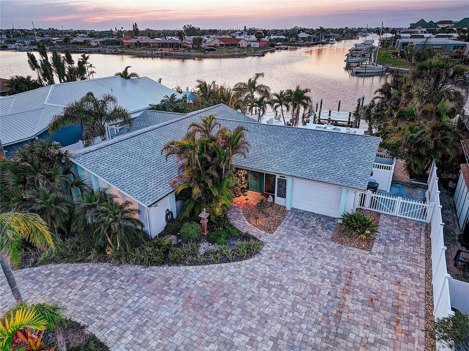 Apollo Beach, FL 33572,6446 LAKE SUNRISE DR