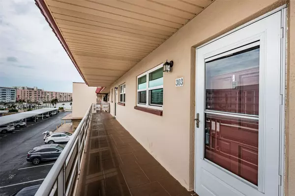 3010 59TH ST S #303, Gulfport, FL 33707