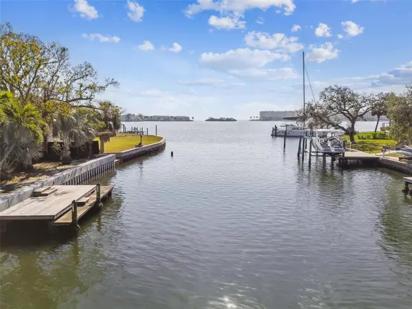 St Petersburg, FL 33705,4811 PARADISE WAY S
