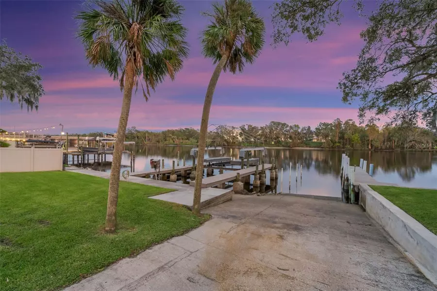 10501 BRIDGEWOOD DR, Riverview, FL 33578