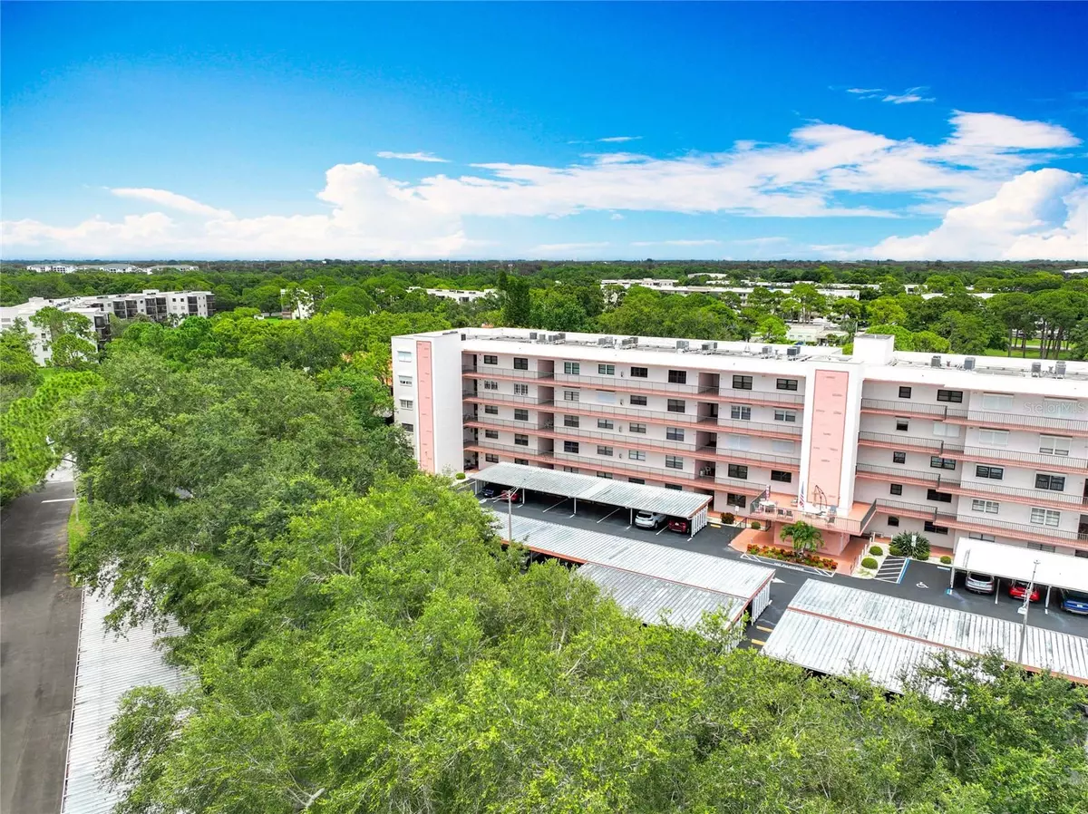 St Petersburg, FL 33709,8174 TERRACE GARDEN DR N #307