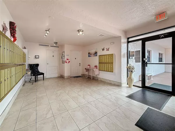 St Petersburg, FL 33709,8174 TERRACE GARDEN DR N #307