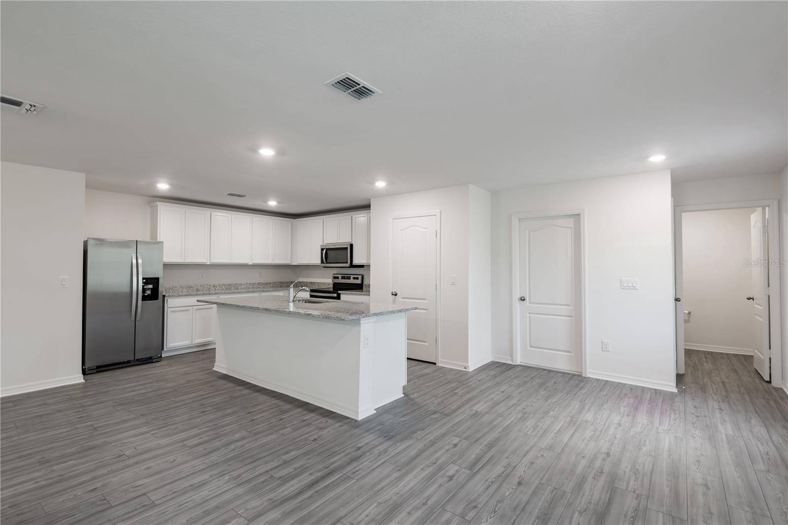 Poinciana, FL 34759,628 BAY LEAF DR