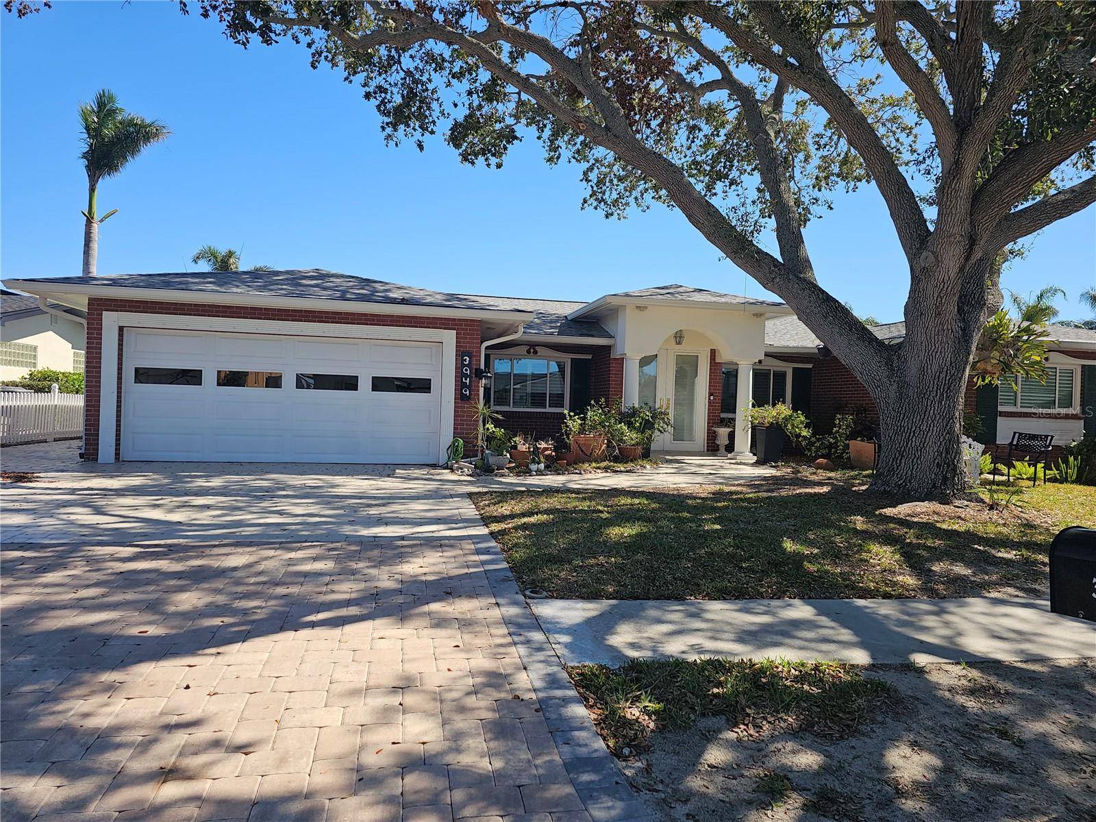 Tampa, FL 33634,3949 VERSAILLES DR