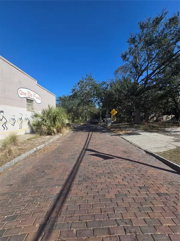 St Petersburg, FL 33701,922 DR MARTIN LUTHER KING JR ST S