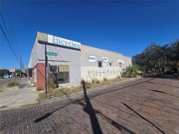 St Petersburg, FL 33701,880 10TH AVE S