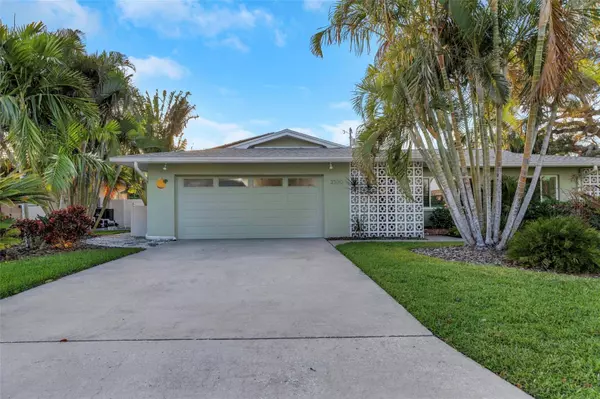 2370 JONES DR, Dunedin, FL 34698