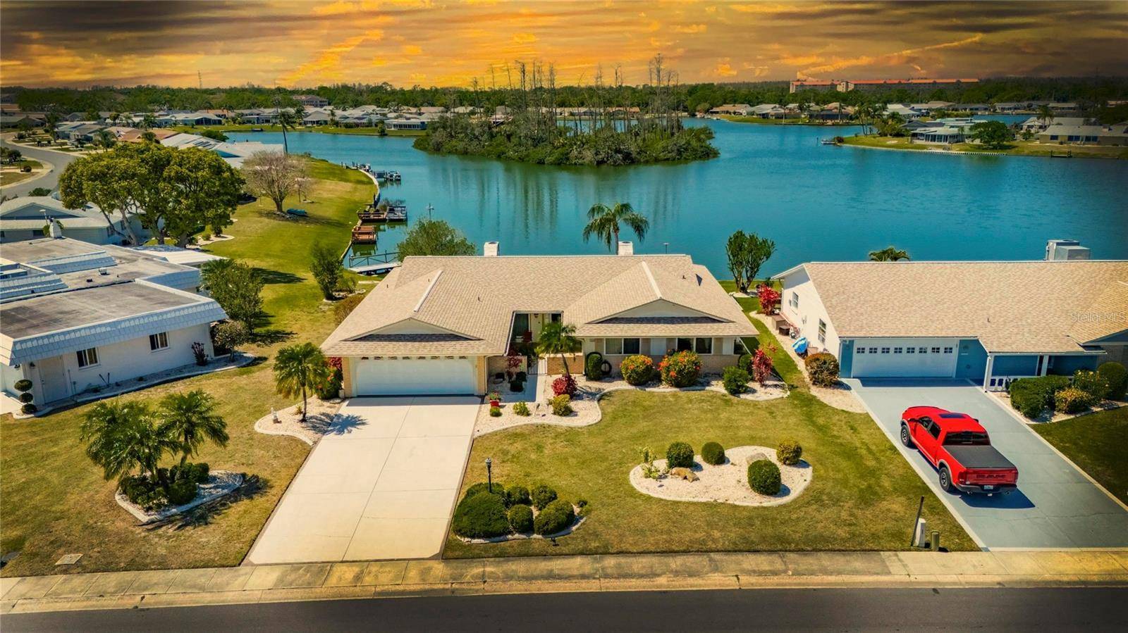 1504 VALLEY FORGE BLVD, Sun City Center, FL 33573