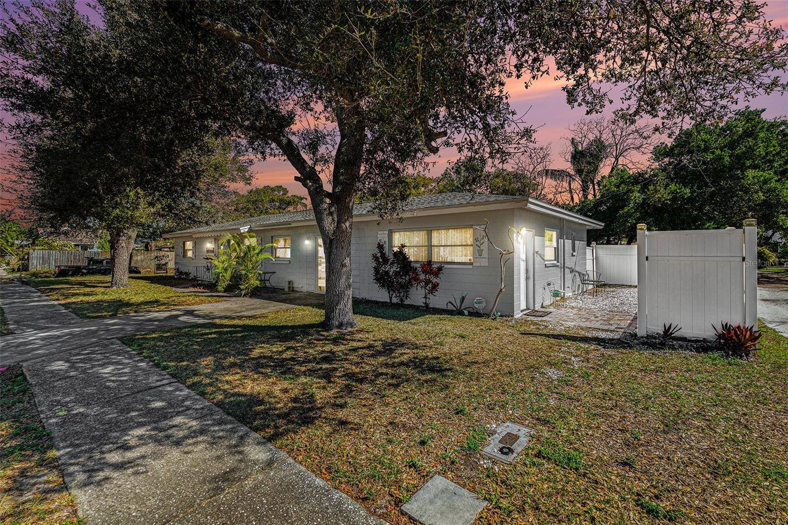 270 4TH ST NW #A&B, Largo, FL 33770