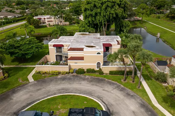 4075 VILLAGE DR #B, Delray Beach, FL 33445