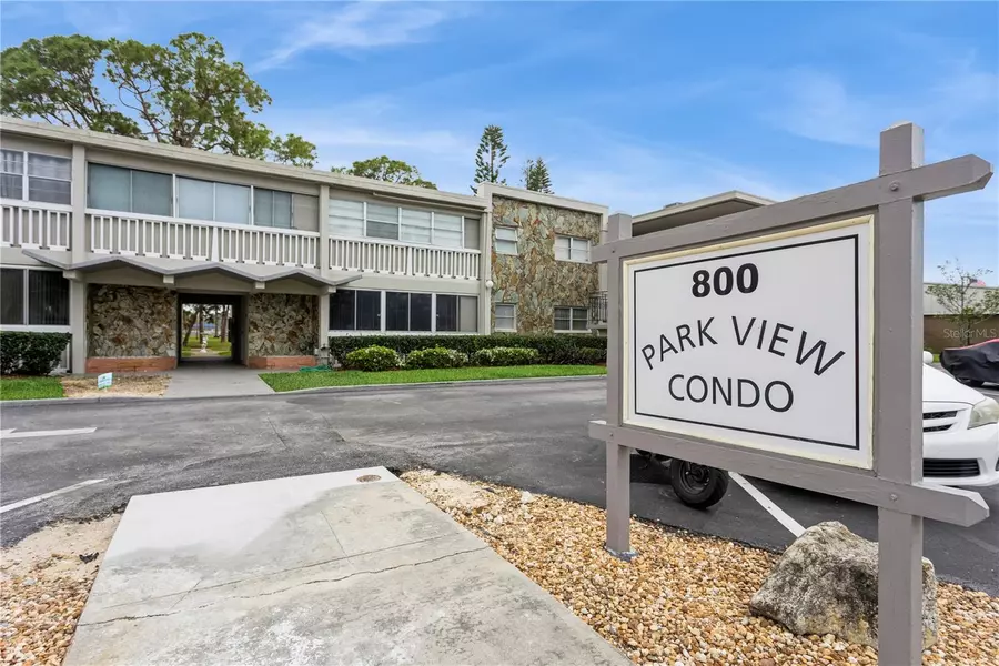 800 71ST AVE N #8, St Petersburg, FL 33702