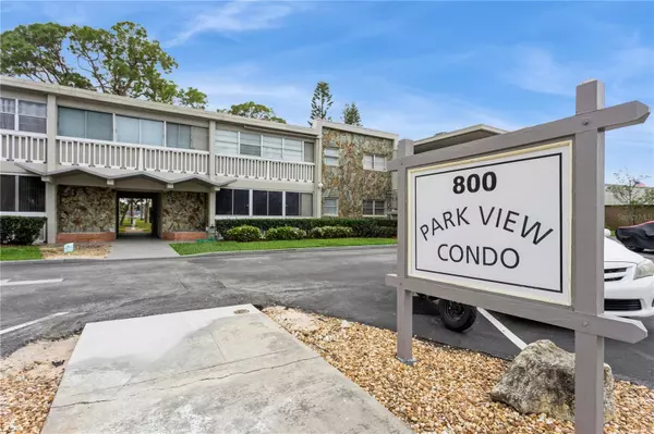 800 71ST AVE N #8, St Petersburg, FL 33702