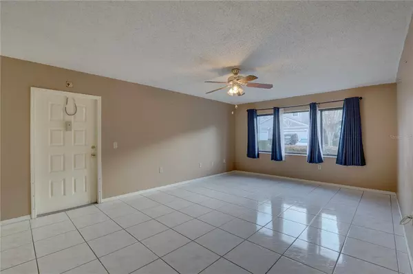 Tarpon Springs, FL 34688,3200 CHARTER CLUB DR #A1