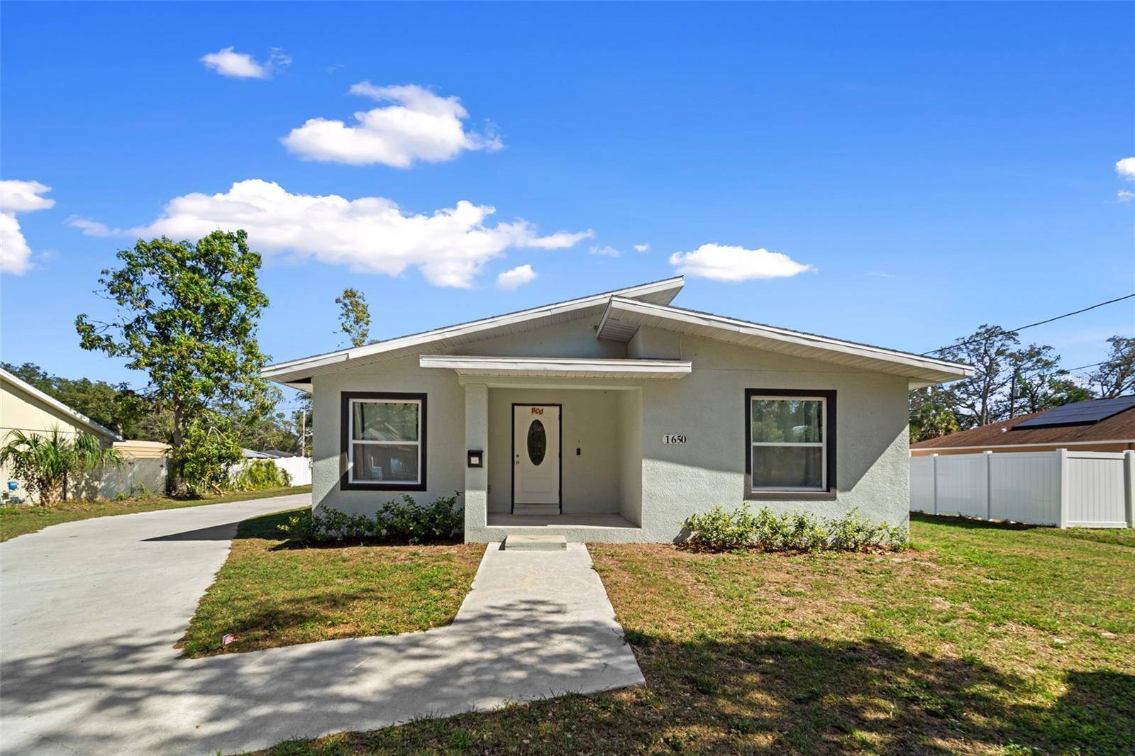 St Petersburg, FL 33705,1650 14TH ST S