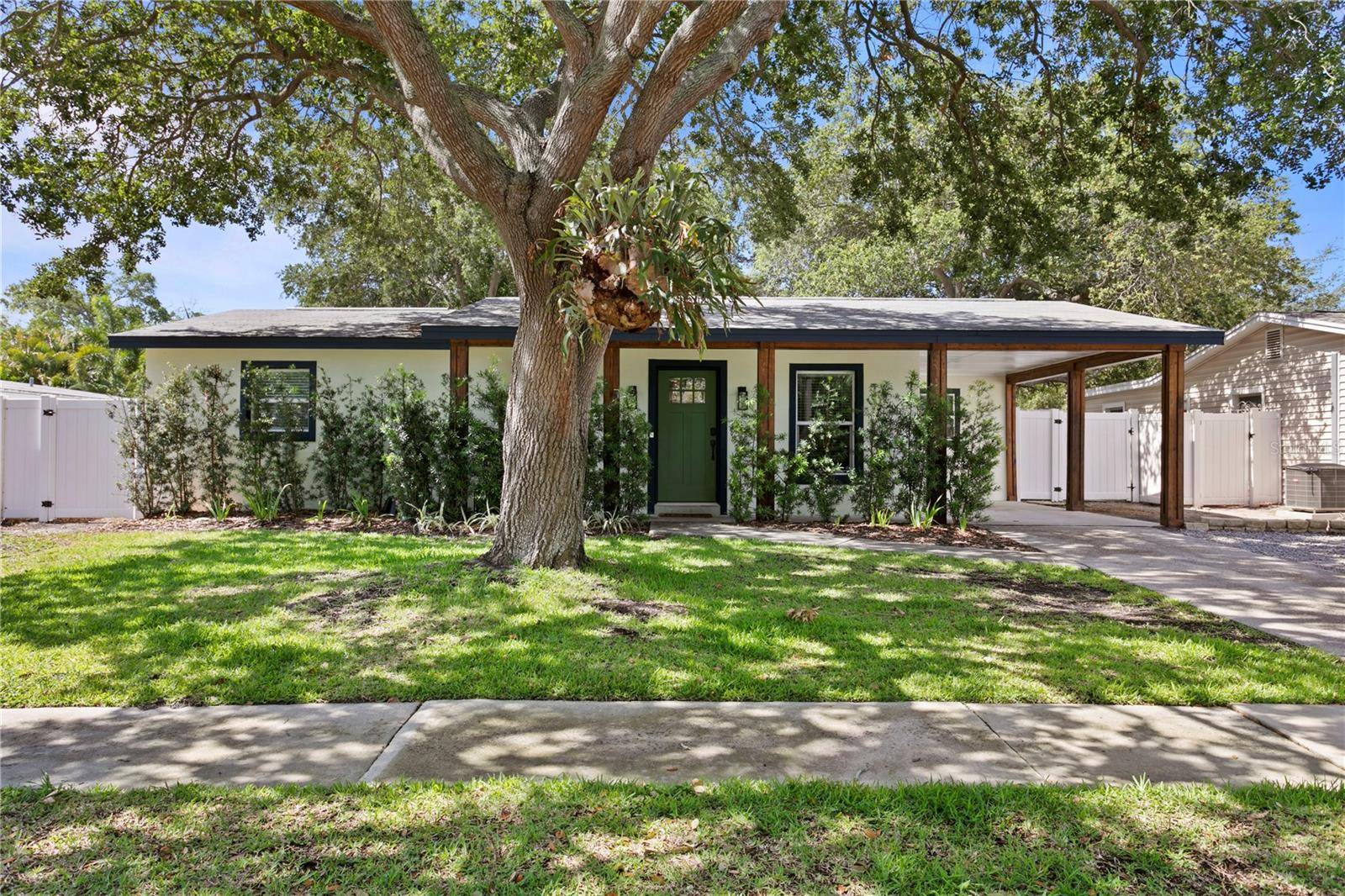 2912 W WINTHROP RD, Tampa, FL 33611