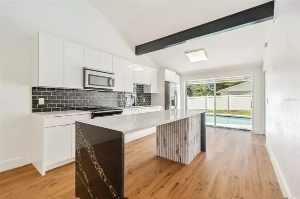 Tampa, FL 33618,16147 SAGEBRUSH RD