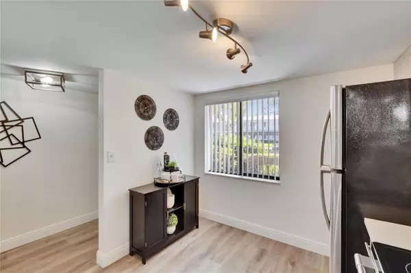 Oldsmar, FL 34677,313 MARTHA LN #4