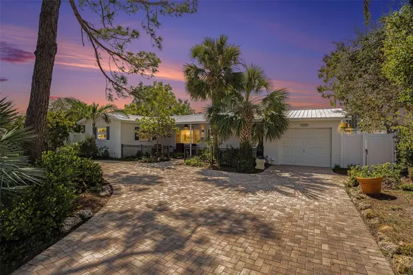 2401 S SHORE DR SE, St Petersburg, FL 33705