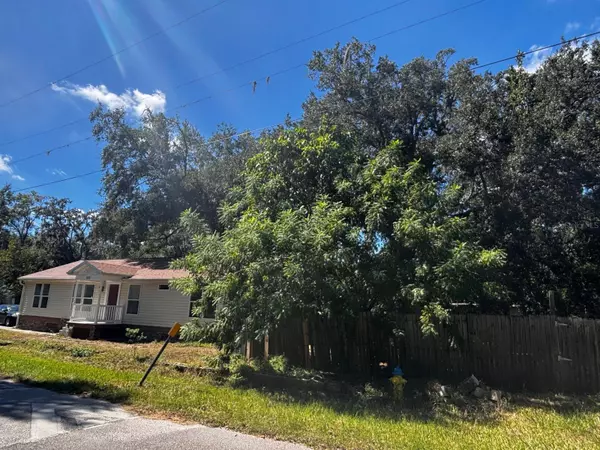 Brandon, FL 33511,902 ESTELLE AVE