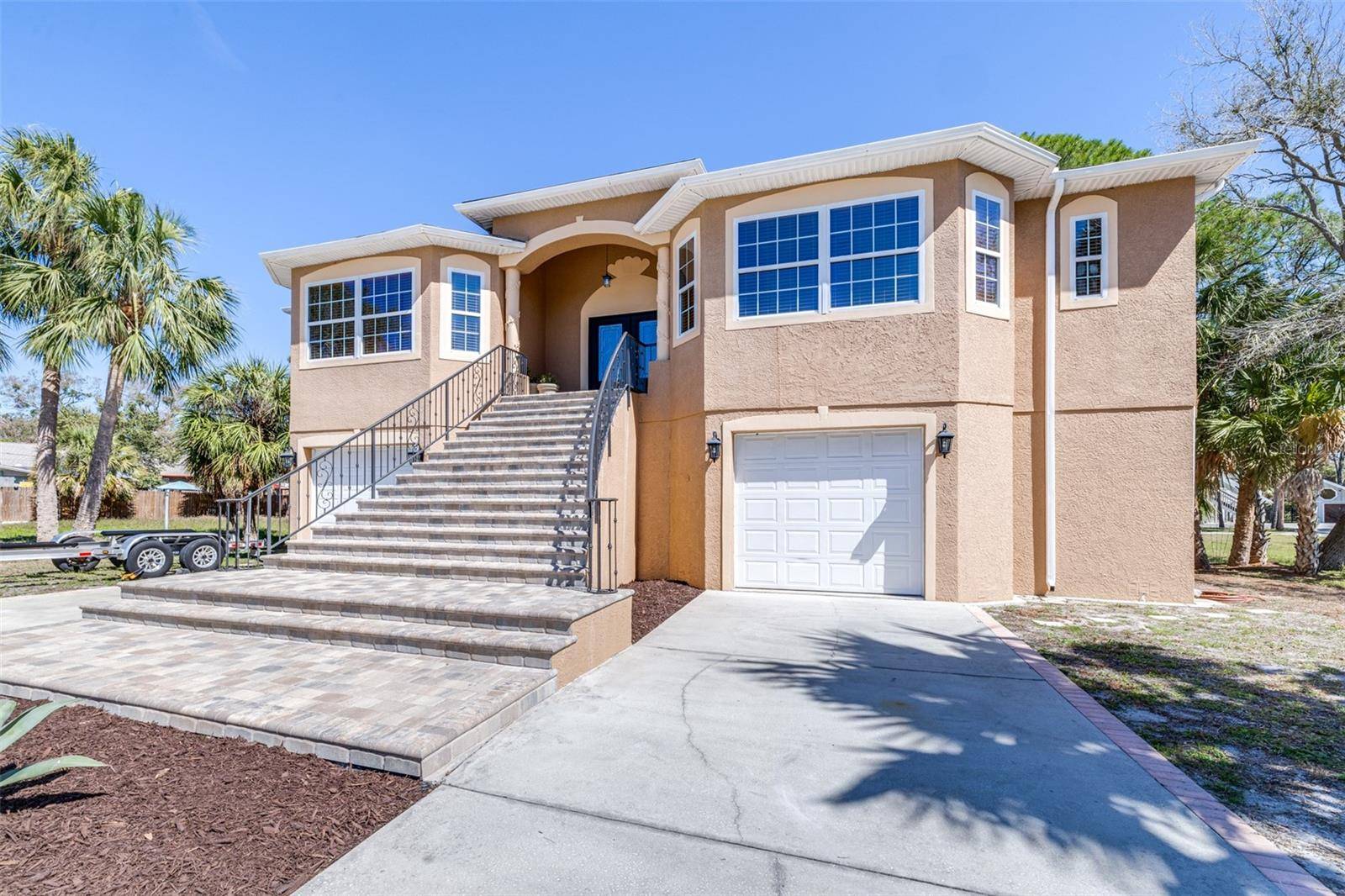 Tarpon Springs, FL 34689,733 SEMINOLE BLVD