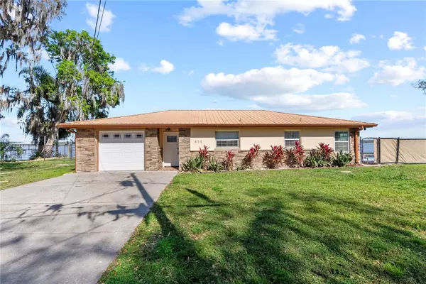 Lake Panasoffkee, FL 33538,830 COUNTY RD 457