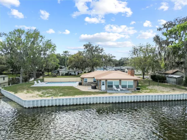 Lake Panasoffkee, FL 33538,830 CR 457