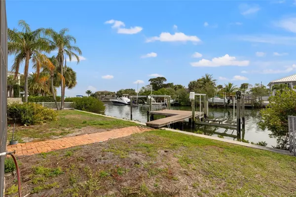 St Petersburg, FL 33703,1936 ARROWHEAD DR NE