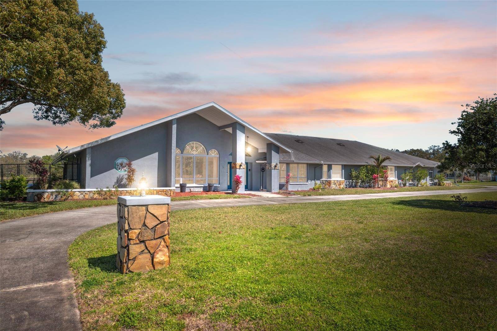 8607 CRANES ROOST DR, New Port Richey, FL 34654