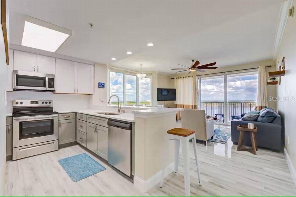 Orlando, FL 32821,13415 BLUE HERON BEACH DR #1201