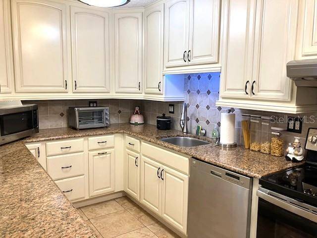 Tarpon Springs, FL 34688,1109 PINE RIDGE CIR W #F1