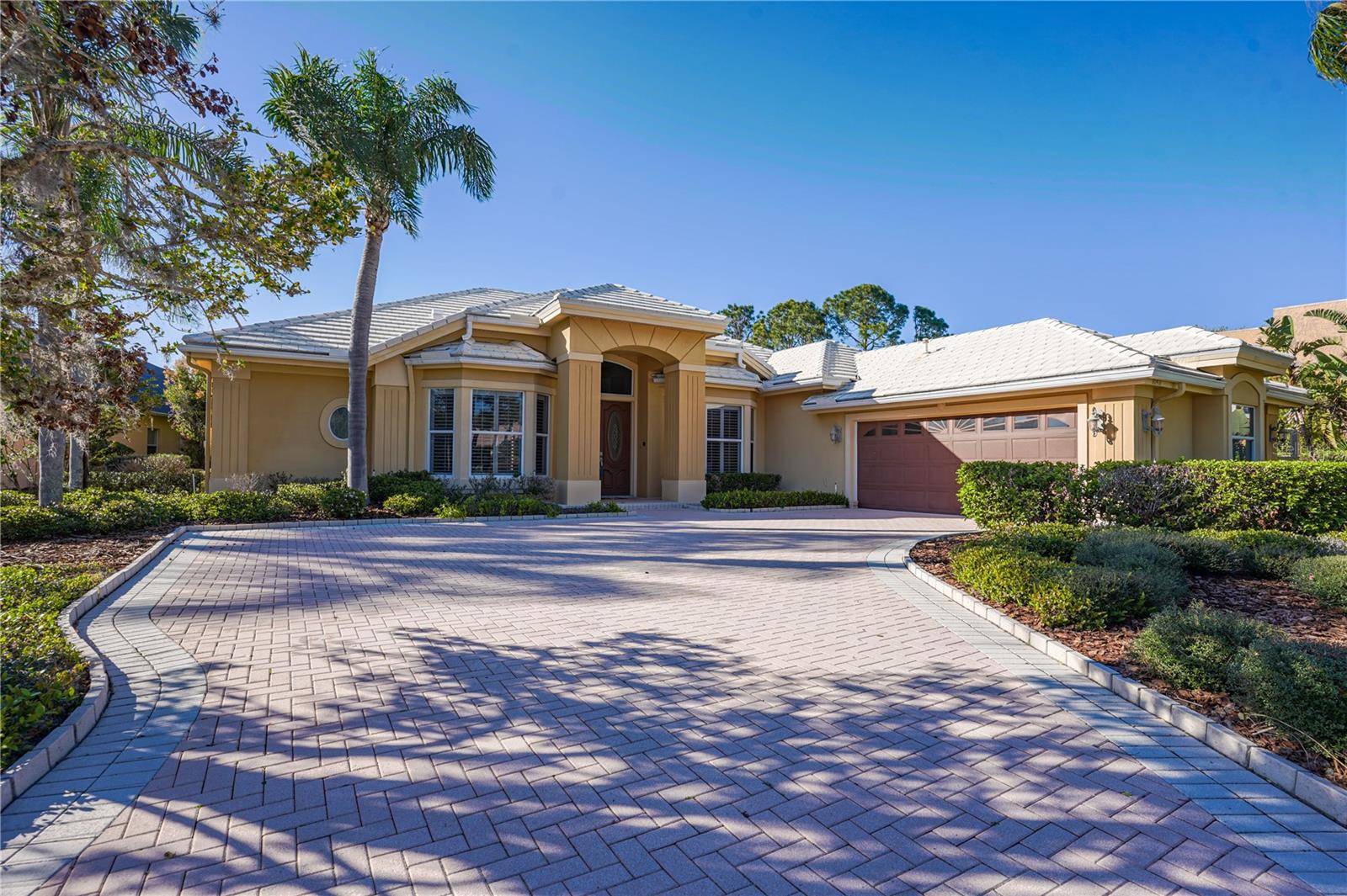 10411 CORY LAKE DR, Tampa, FL 33647