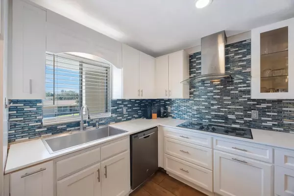 Belleair Bluffs, FL 33770,215 VALENCIA BLVD #205