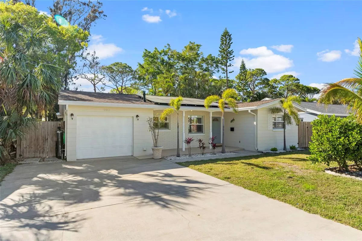 St Petersburg, FL 33702,9016 BAY ST NE