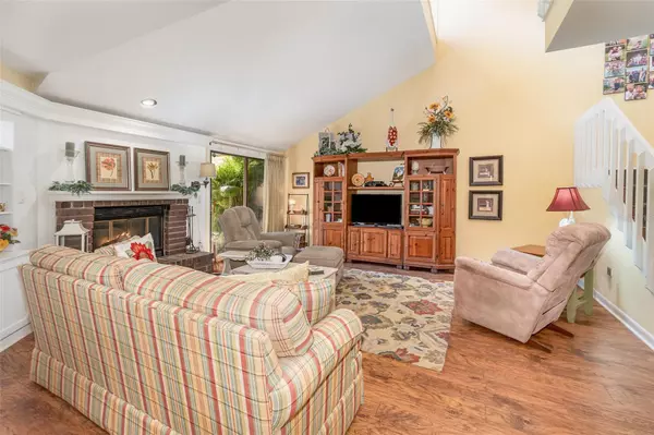 Yalaha, FL 34797,702 CLUSTERWOOD DR