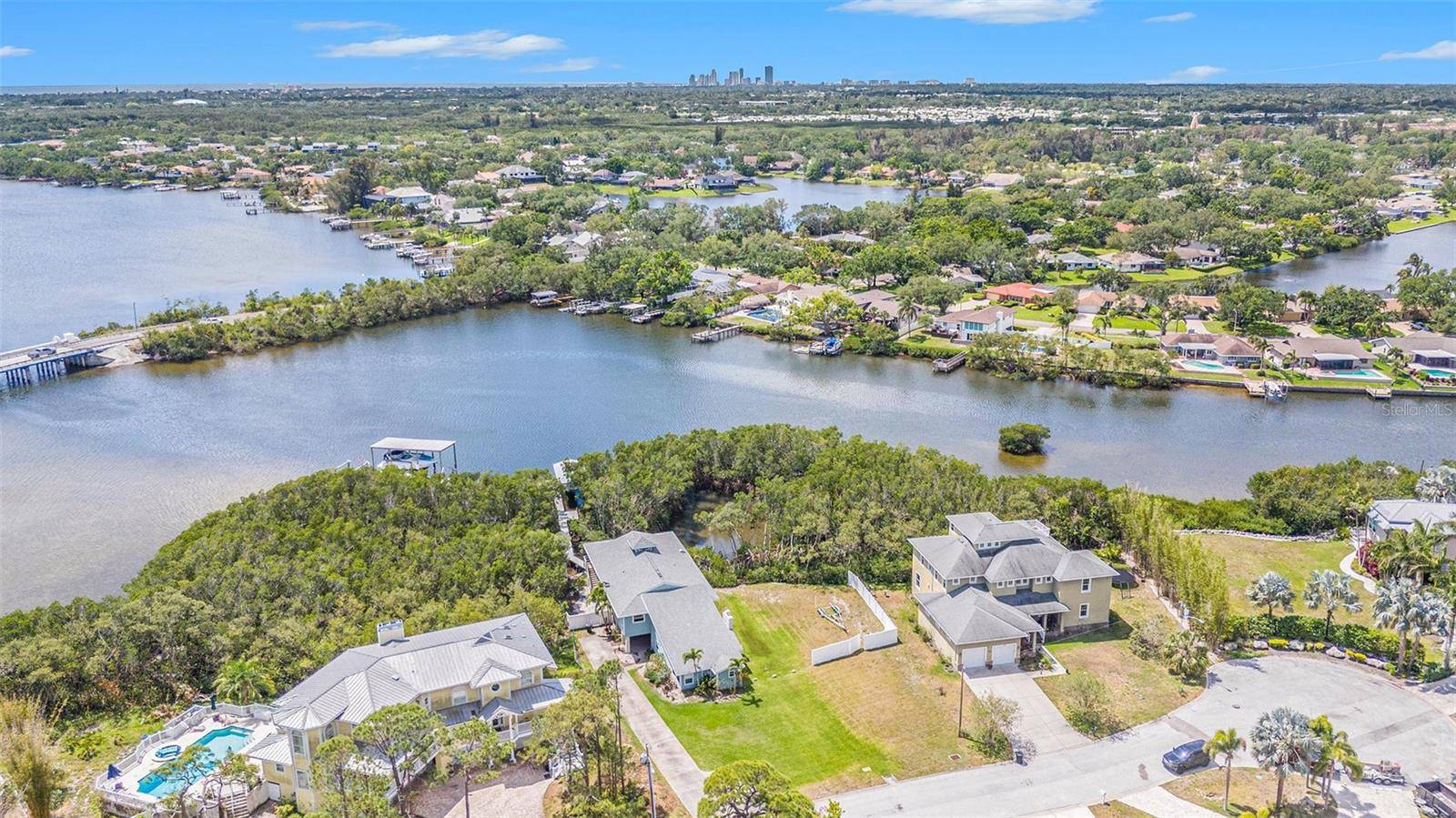 St Petersburg, FL 33702,734 WEEDON DR NE