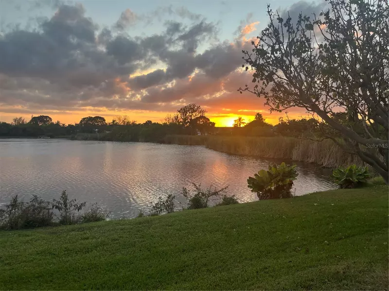 540 SOMERHILL DR NE, St Petersburg, FL 33716