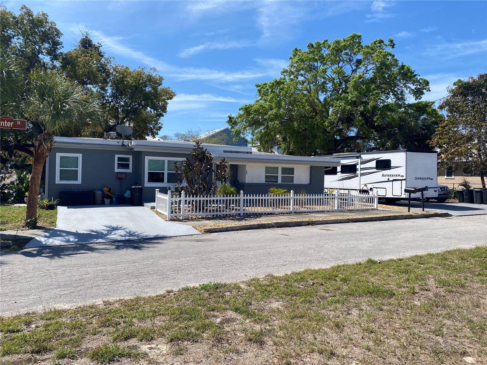 126 E CENTER ST, Tarpon Springs, FL 34689