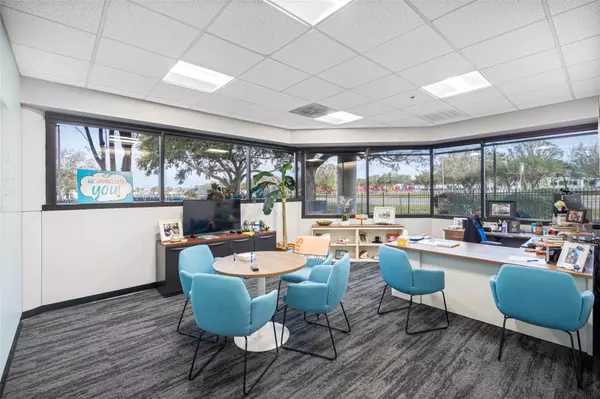 Tampa, FL 33610,6801 E HILLSBOROUGH AVE