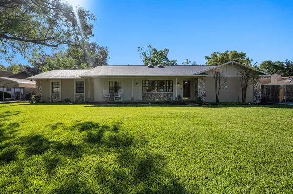 2208 PARKWOOD DR, Valrico, FL 33594