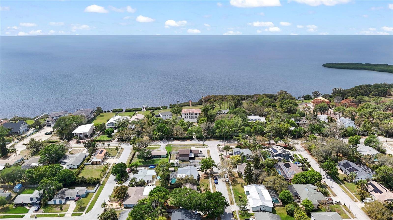 Tarpon Springs, FL 34689,1037 JAMAICA WAY